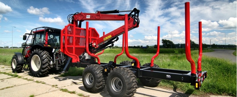 Traktorová na dřevo vyvážečka AGA LV10
