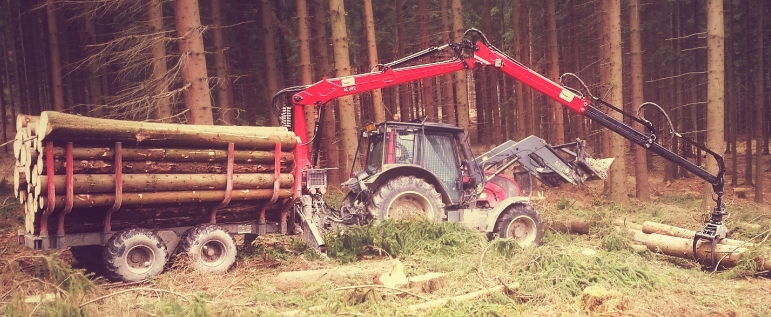 Traktorová vyvážečka na dřevo AGA LV10 s hydraulickou rukou AL 695